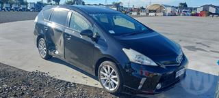 2013 Toyota Prius Alpha Station Wagon Photo