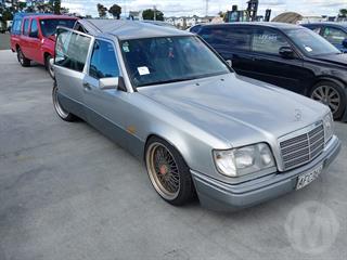 1995 Mercedes-Benz E280 Sedan Photo