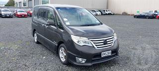 2014 Nissan Serena Hybrid Station Wagon Photo