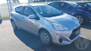 2016 Toyota Aqua Hybrid Hatch Photo