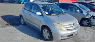 2002 Toyota IST Station Wagon Photo
