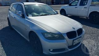 2012 BMW 325i Touring Photo