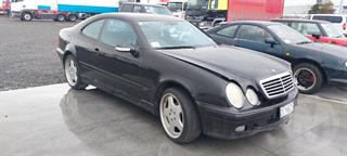 2001 Mercedes-Benz CLK 230k Avantgarde Sedan Photo
