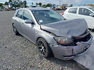 2004 Mazda Axela Station Wagon Photo