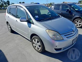 2003 Toyota Spacio X Station Wagon Photo