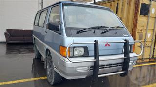 1989 Mitsubishi L300 4WD Sport PAC Van Photo
