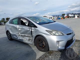 2013 Toyota Prius Hatch Photo