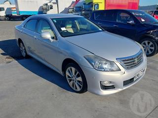 2008 Toyota Crown Hybrid Sedan Photo