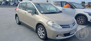 2010 Nissan Tiida Hatch Photo