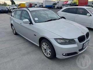 2010 BMW 320i Touring Photo