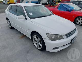 2004 Toyota Altezza Gita Station Wagon Photo