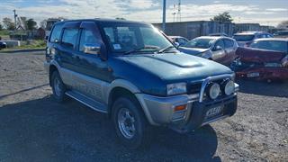 1996 Nissan Mistral SV Limited Station Wagon Photo