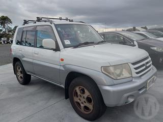 2000 Mitsubishi Pajero IO Station Wagon Photo