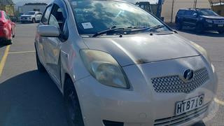 2005 Toyota Vitz Hatch Photo