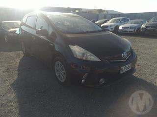 2013 Toyota Prius Alpha Station Wagon Photo