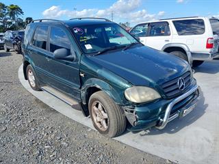 2000 Mercedes-Benz ML 270 CDI Station Wagon Photo