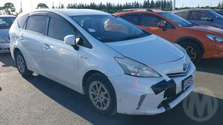 2014 Toyota Prius Station Wagon Photo