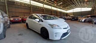 2013 Toyota Prius Hatch Photo