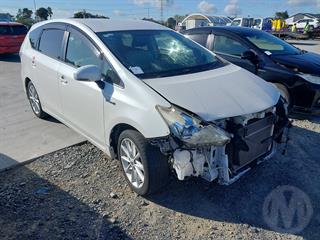 2013 Toyota Prius Alpha Station Wagon Photo