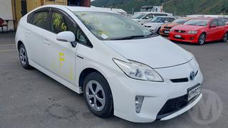 2013 Toyota Prius Hatch Photo