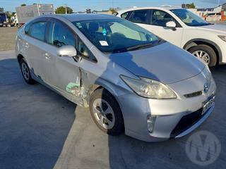 2013 Toyota Prius Hatch Photo
