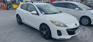2011 Mazda Axela Hatch Photo