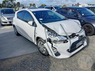 2015 Toyota Aqua Hatch Photo