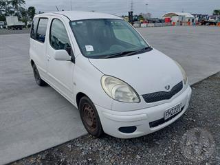 2005 Toyota Funcargo Station Wagon Photo
