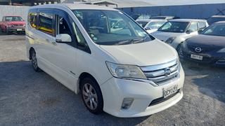 2013 Nissan Serena Hybrid Station Wagon Photo