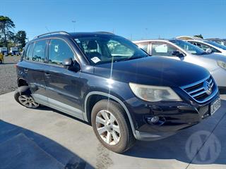 2009 Volkswagen Tiguan 2.0T Station Wagon Photo