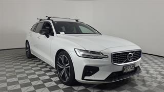 2020 Volvo V60 T5 AWD R-design 2.0 5D Station Wagon Photo