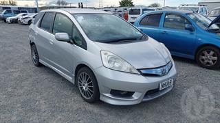 2012 Honda fit Shuttle Hybrid Station Wagon Photo