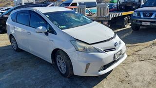 2013 Toyota Prius Alpha Hybrid Station Wagon Photo