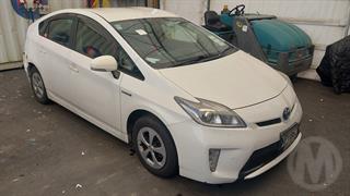 2015 Toyota Prius Hatch Photo