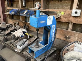 HCB Pneumatic Brake Lining Shoe Loader Workshop Equipment Photo