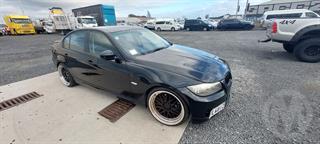 2011 BMW 320i Sedan Photo