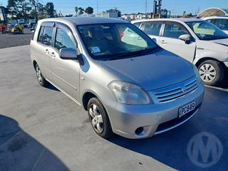 2006 Toyota Raum Station Wagon Photo