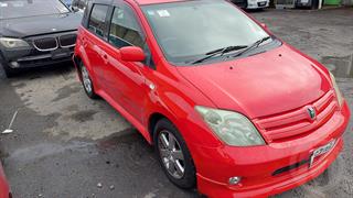 2004 Toyota IST Hatch Photo