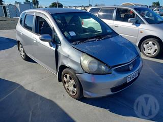 2004 Honda fit Hatch Photo