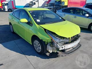 2017 Toyota Prius Hatch Photo