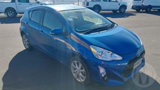 2015 Toyota Aqua Hatch Photo