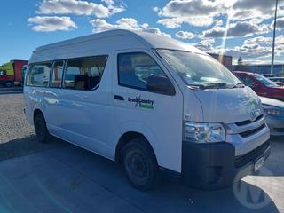 2016 Toyota Hiace Minibus TD 3.0D/4AT Van Photo