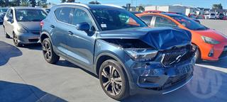 2022 Volvo XC40 T4 AWD Inscription Station Wagon Photo