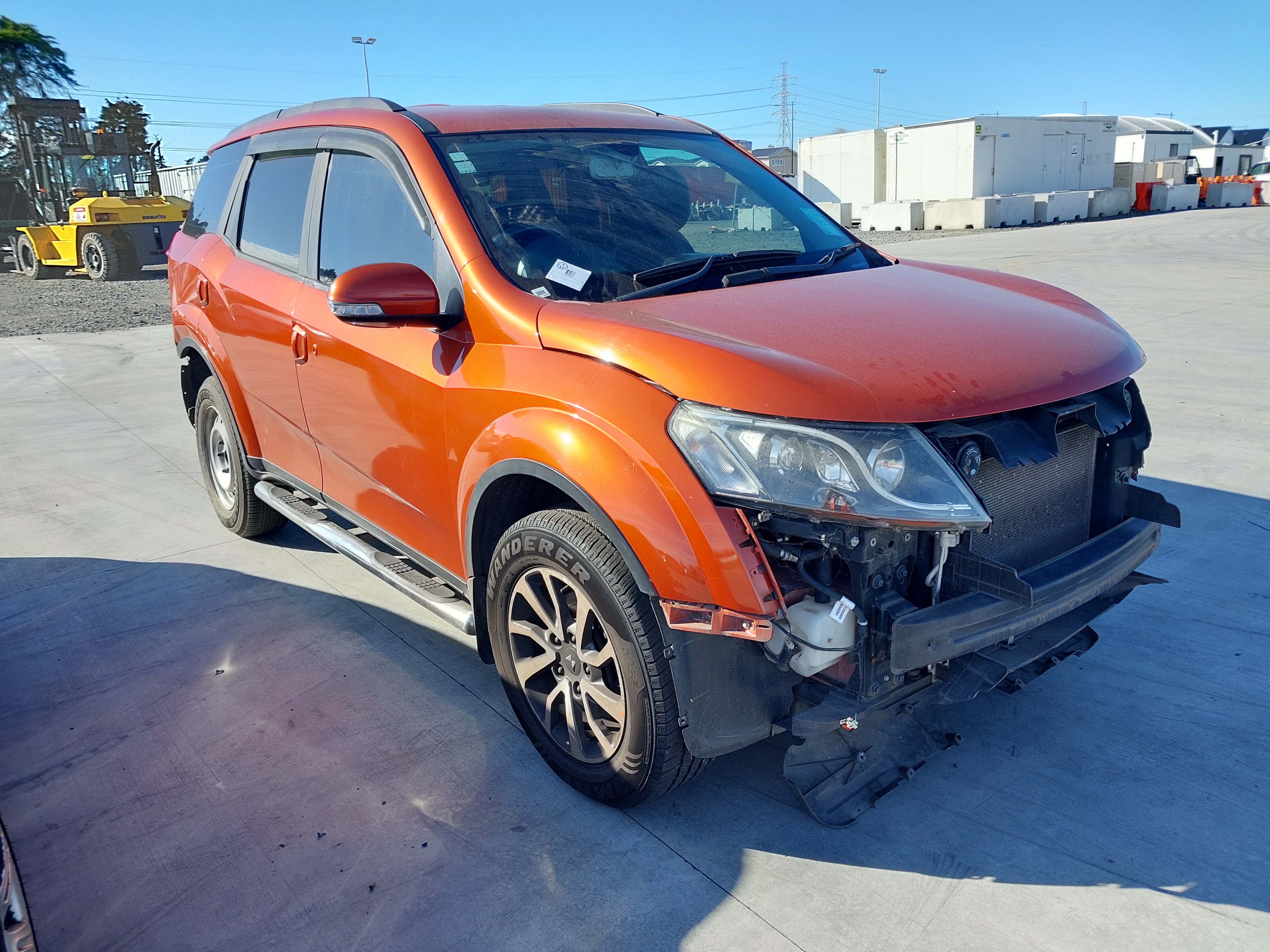 2017 Mahindra XUV W8 2.2D/6AT/SW/5DR Station Wagon Photo