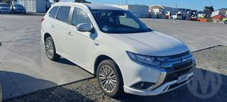 2018 Mitsubishi Outlander XLS PHEV/4WD/AT Station Wagon Photo