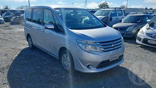 2014 Nissan Serena Hybrid Station Wagon Photo