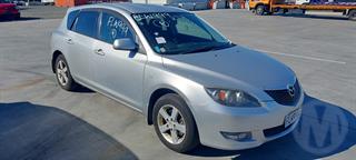 2005 Mazda Axela Station Wagon Photo