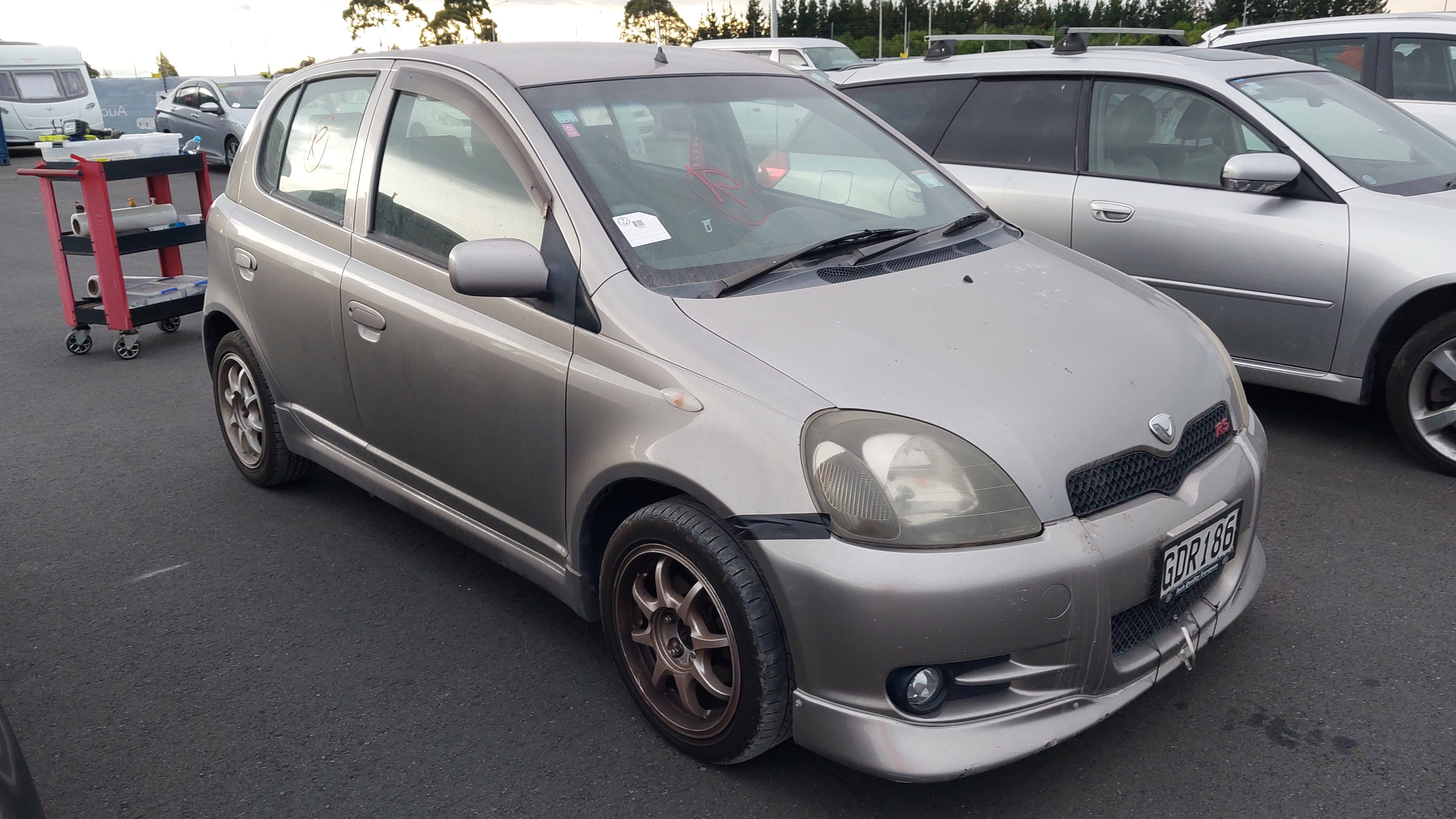 2002 Toyota Vitz Hatch Photo