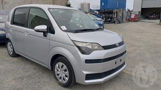2014 Toyota Spade Hatch Photo
