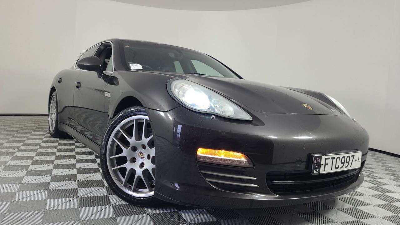 2011 Porsche Panamera 4S 4D Sedan Photo